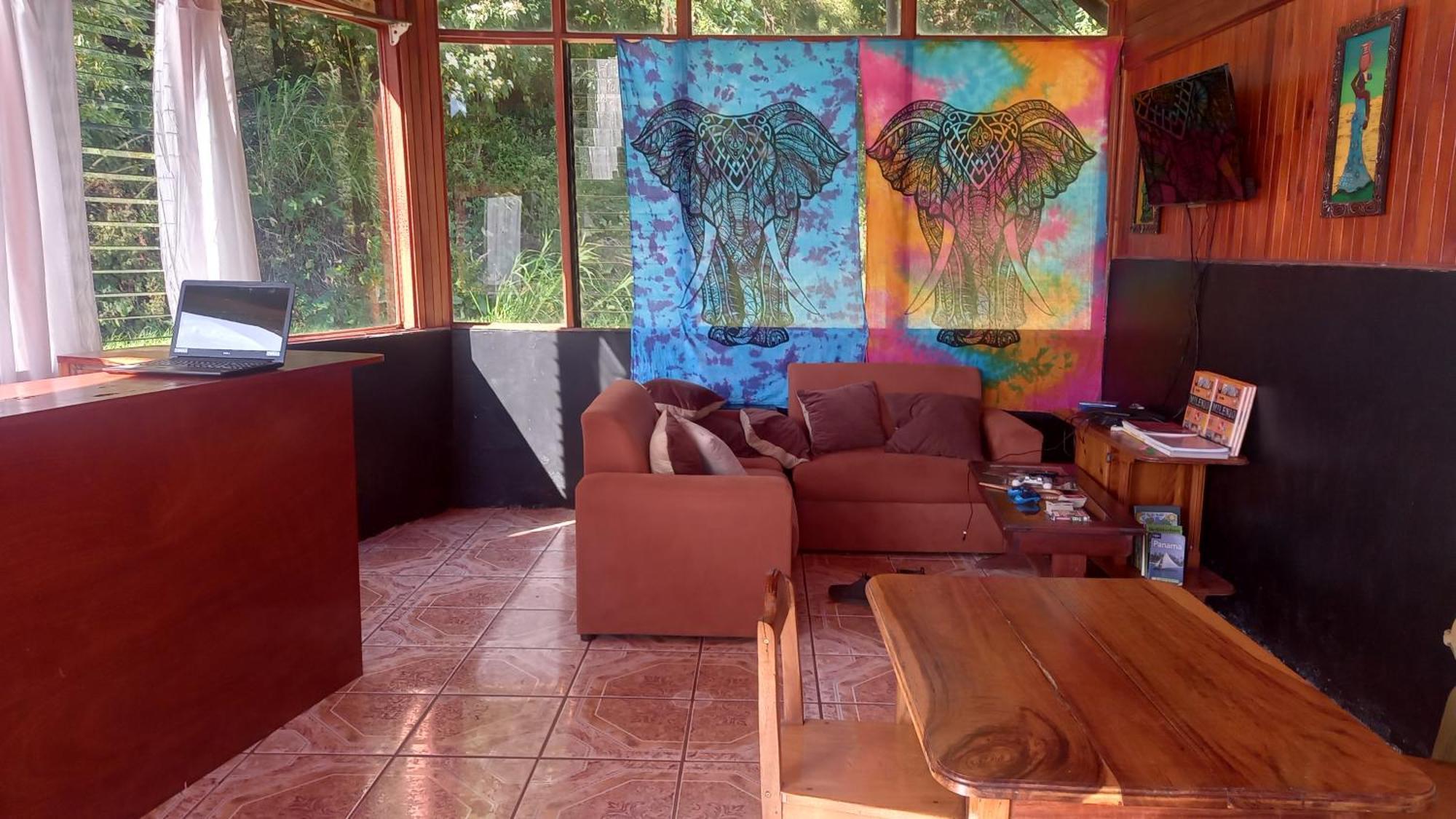 ホテル Finca Pantera Monteverde エクステリア 写真